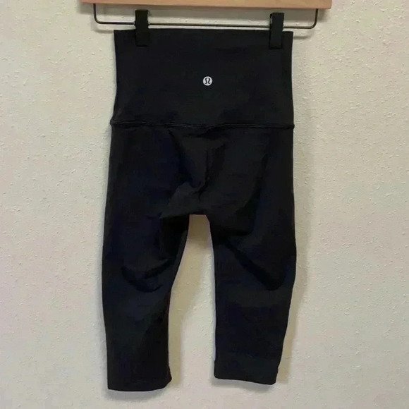 LULULEMON Women’s Capri Leggings - Picture 6 of 9